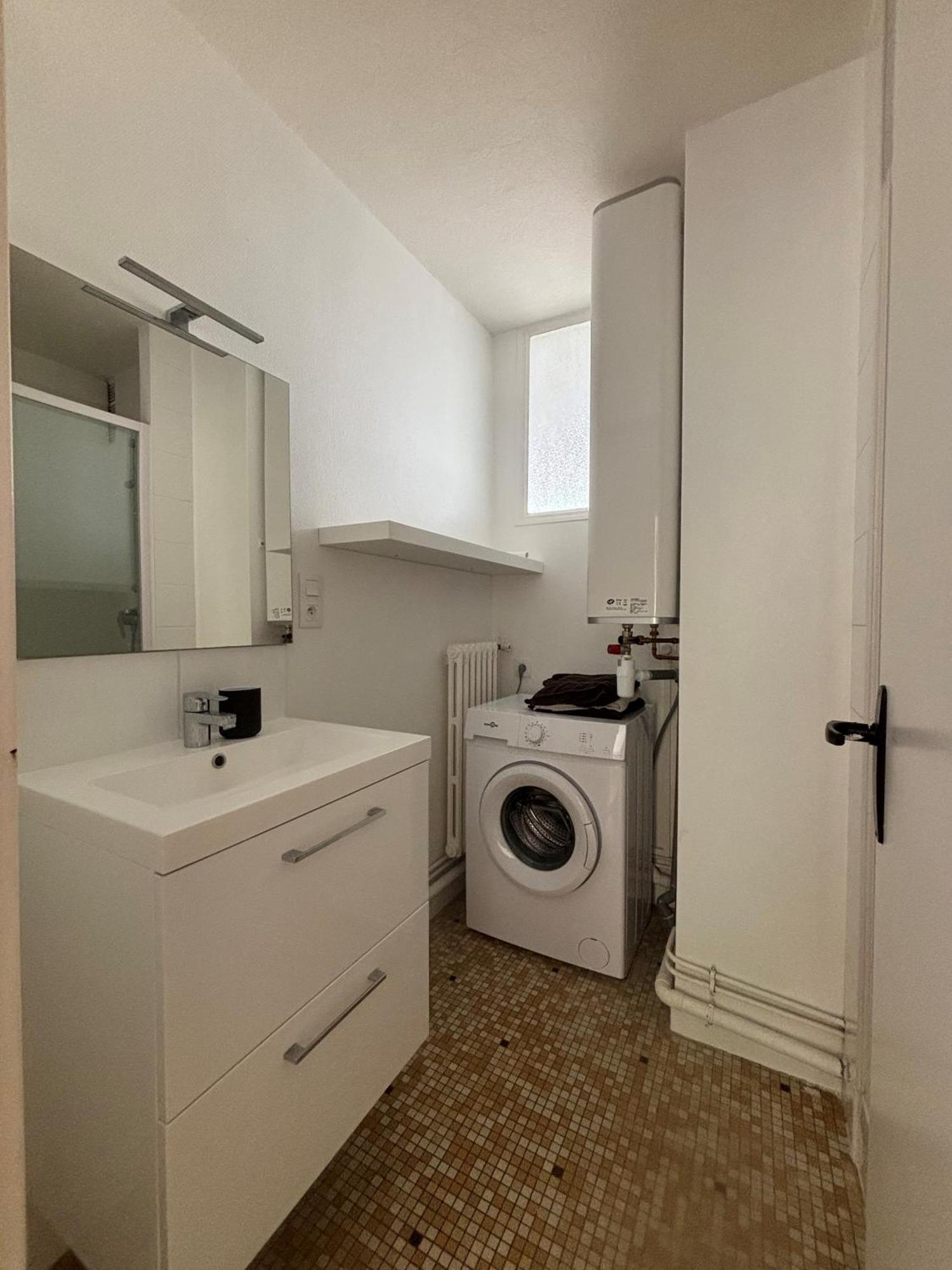 3 Apartment *